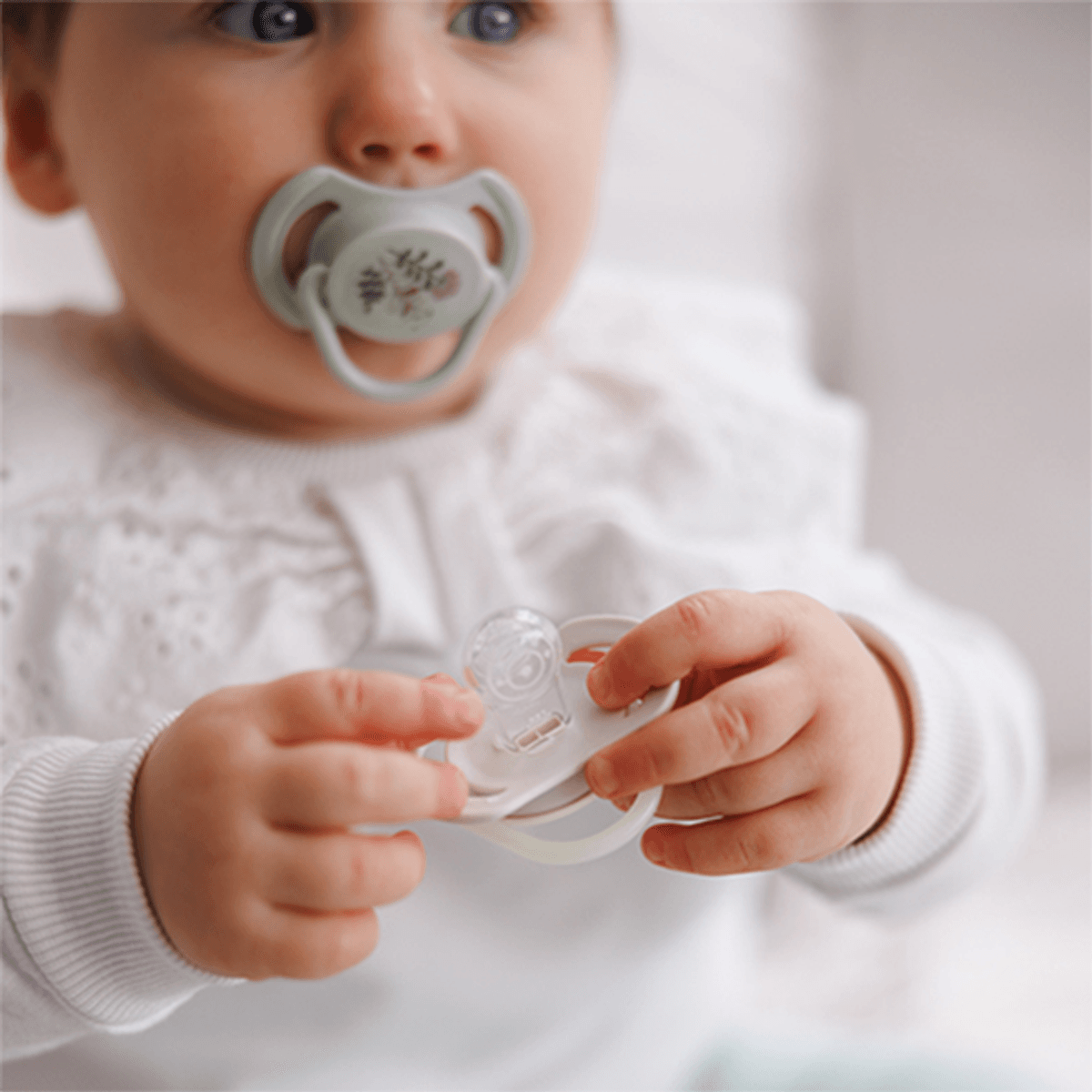 Babyono | Symmetrisk Sillikonsmokk | 6-18 mnd.